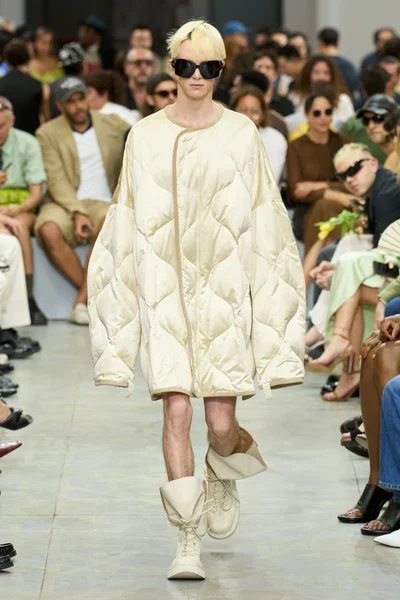 Look 1